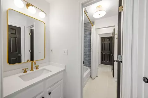 Bath - 190 Oakhurst Leaf Dr, Milton, GA 30004 photo 8 of 10