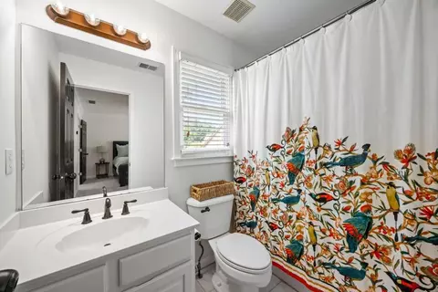 Bath - 190 Oakhurst Leaf Dr, Milton, GA 30004 photo 9 of 10