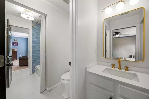Bath - 190 Oakhurst Leaf Dr, Milton, GA 30004 photo 6 of 10