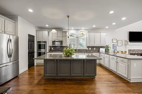 Kitchen - 190 Oakhurst Leaf Dr, Milton, GA 30004 photo 2 of 9