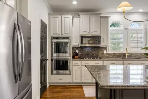 Kitchen - 190 Oakhurst Leaf Dr, Milton, GA 30004 photo 5 of 9