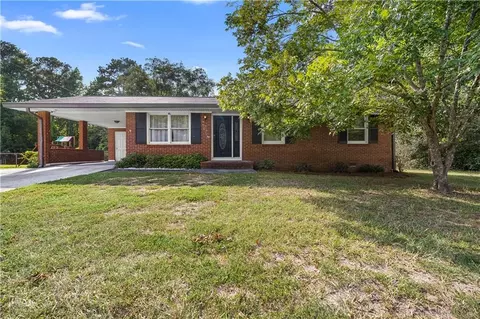 151 Plantation Dr, Fayetteville, GA 30215