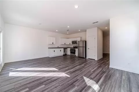Living - 29 Padley Dr, Winder, GA 30680 photo 2 of 3