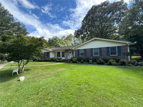 115 Gingercake Dr, Fayetteville, GA 30214