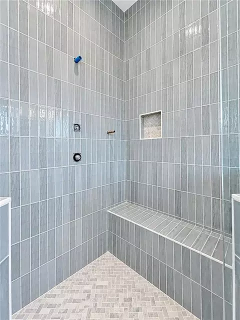 Bath - 121 Palisade Dr, Rydal, GA 30171 photo 5 of 8