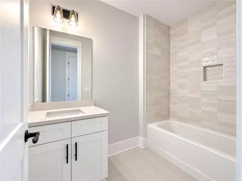 Bath - 121 Palisade Dr, Rydal, GA 30171 photo 8 of 8