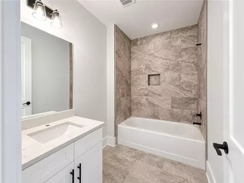 Bath - 121 Palisade Dr, Rydal, GA 30171 photo 7 of 8