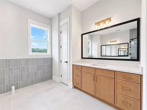 Bath - 121 Palisade Dr, Rydal, GA 30171 photo 6 of 8