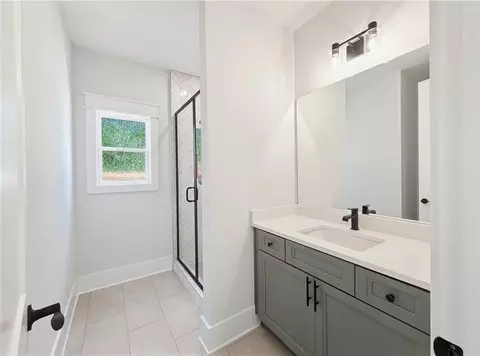 Bath - 141 Palisade Dr, Rydal, GA 30171 photo 9 of 12