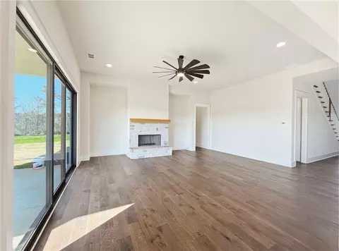Living - 131 Palisade Dr, Rydal, GA 30171 photo 4 of 5
