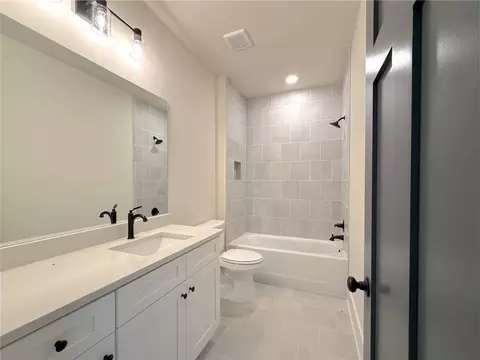 Bath - 131 Palisade Dr, Rydal, GA 30171 photo 8 of 12