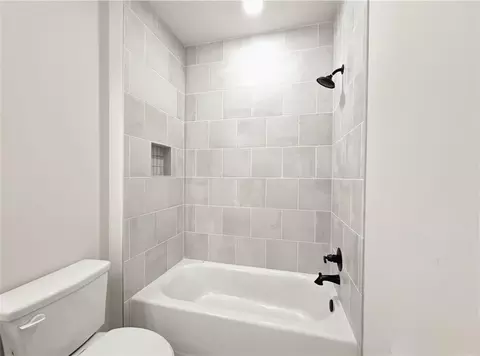 Bath - 131 Palisade Dr, Rydal, GA 30171 photo 9 of 12