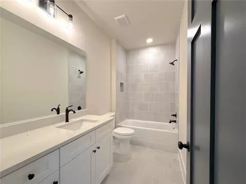 Bath - 131 Palisade Dr, Rydal, GA 30171 photo 8 of 12