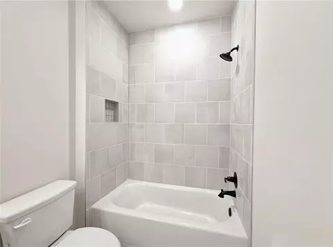 Bath - 131 Palisade Dr, Rydal, GA 30171 photo 9 of 12