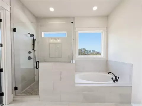 Bath - 131 Palisade Dr, Rydal, GA 30171 photo 6 of 12