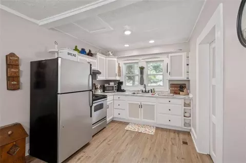 Kitchen - 283 Easy St, Toccoa, GA 30577 photo 1 of 2