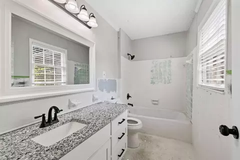 Bath - 313 Glen Iris Dr, Monroe, GA 30655 photo 1 of 2
