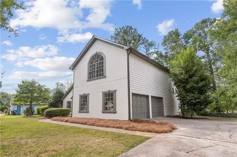 5500 Arrowind Rd NW, Lilburn, GA 30047