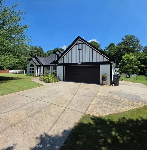 2800 Cove Crossing Dr, Lawrenceville, GA 30045