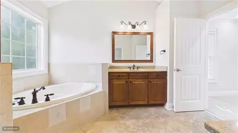Bath - 450 End Rd, Covington, GA 30014 photo 5 of 10