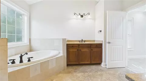Bath - 450 End Rd, Covington, GA 30014 photo 6 of 10