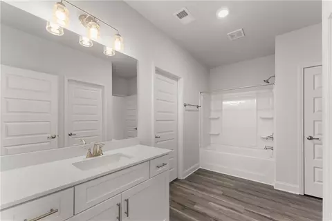 Bath - 105 Goodness Ct, Commerce, GA 30530 photo 3 of 3