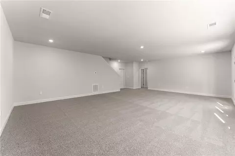 Living - 105 Goodness Ct, Commerce, GA 30530 photo 6 of 6