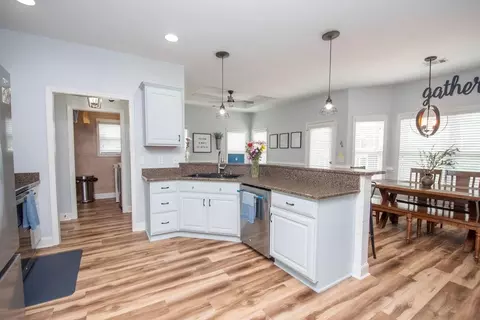 Kitchen - 128 Windsor Ct, Williamson, GA 30292 photo 1 of 6