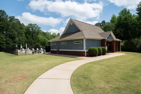 Exterior - 128 Windsor Ct, Williamson, GA 30292 photo 7 of 9