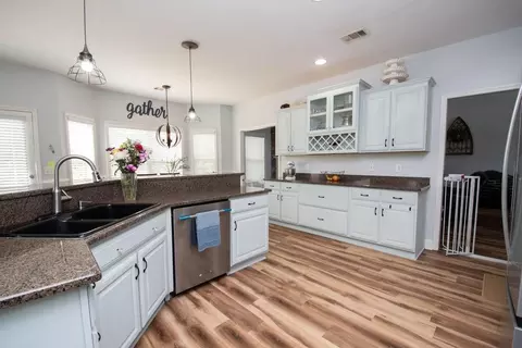 Kitchen - 128 Windsor Ct, Williamson, GA 30292 photo 6 of 6