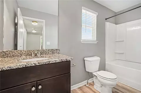 Bath - 1128 Oak Hollow Ln, Hampton, GA 30228 photo 2 of 2