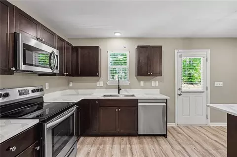 Kitchen - 1128 Oak Hollow Ln, Hampton, GA 30228 photo 2 of 3