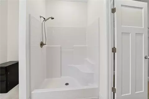 Bath - 2204 Sidney Dr, Gainesville, GA 30506 photo 3 of 4