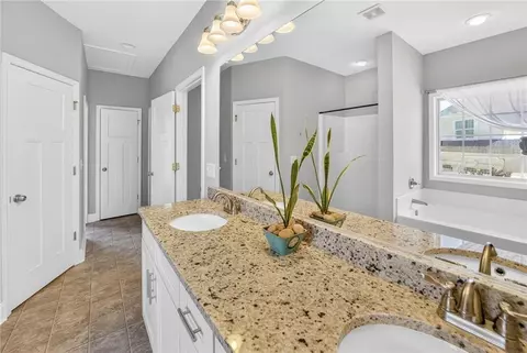 Bath - 2204 Sidney Dr, Gainesville, GA 30506 photo 2 of 4