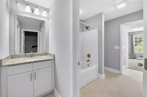 Entry Way - 2204 Sidney Dr, Gainesville, GA 30506 photo 6 of 13
