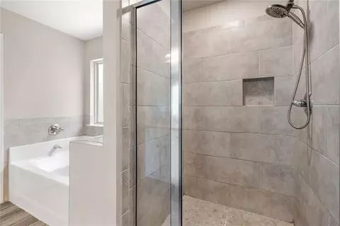 Bath - 281 Janney Cir, Mcdonough, GA 30253 photo 2 of 2