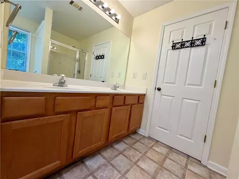 Bath - 3254 Star Pine Ct, Duluth, GA 30096 photo 1 of 2