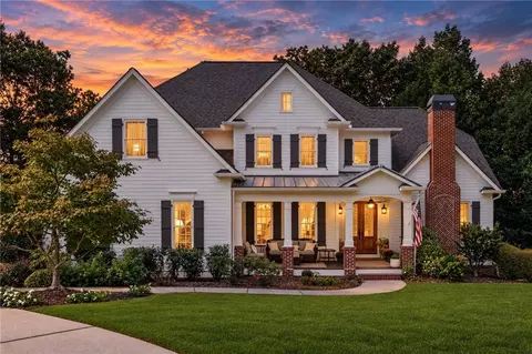 5015 Rockingham Dr, Roswell, GA 30075