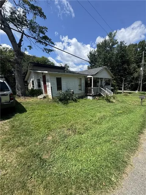 102 Oak Dr SE, Acworth, GA 30101