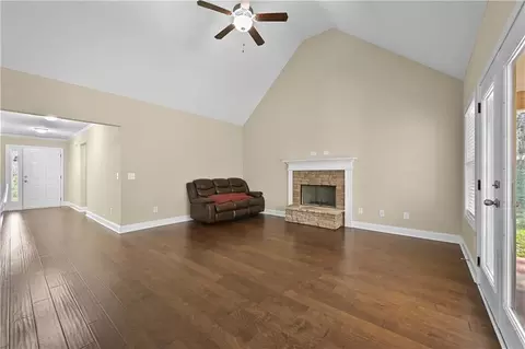 Living - 9 Bailee Cir, Colbert, GA 30628 photo 3 of 4