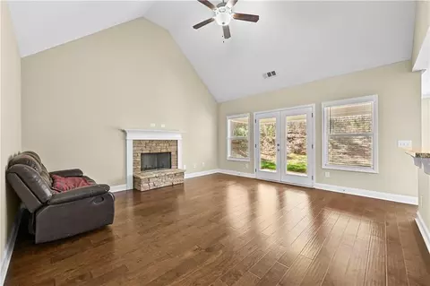 Living - 9 Bailee Cir, Colbert, GA 30628 photo 2 of 4