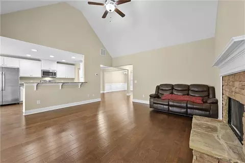Living - 9 Bailee Cir, Colbert, GA 30628 photo 4 of 4