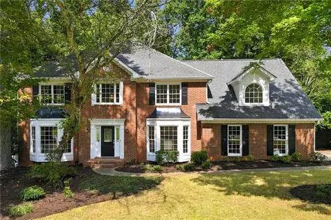 12200 Wexford Club Dr, Roswell, GA 30075