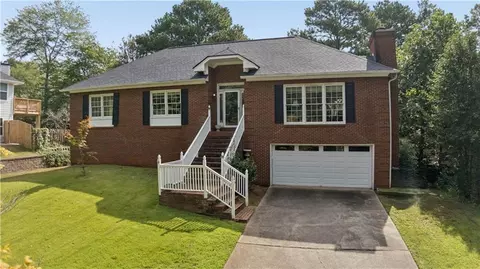 1802 Hunters Gln NE, Marietta, GA 30062