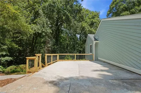 545 Longleaf Dr, Roswell, GA 30075