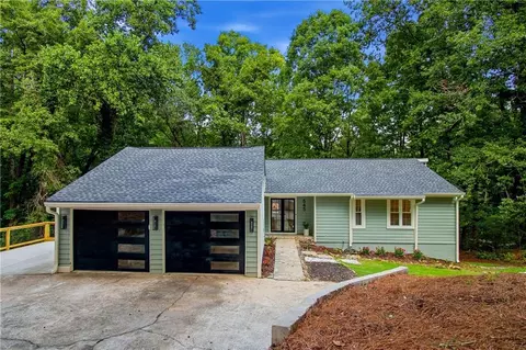 545 Longleaf Dr, Roswell, GA 30075