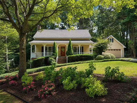 1052 Evelyn Ln, Lilburn, GA 30047