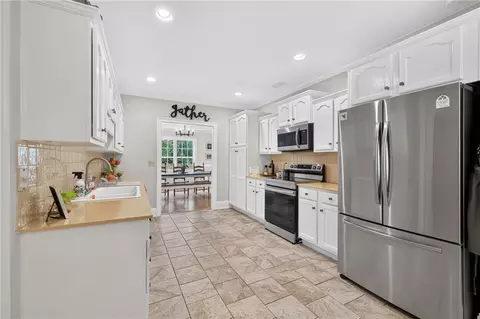 Kitchen - 4287 Pine Vale Rd, Gainesville, GA 30507 photo 1 of 2