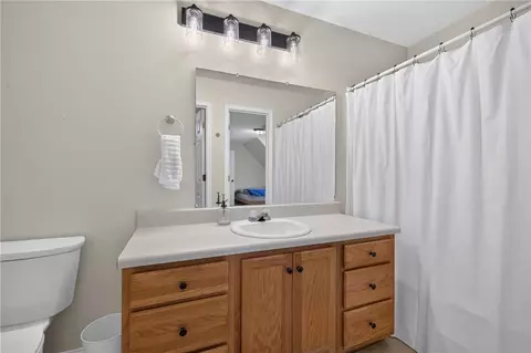 Bath - 4287 Pine Vale Rd, Gainesville, GA 30507 photo 3 of 3