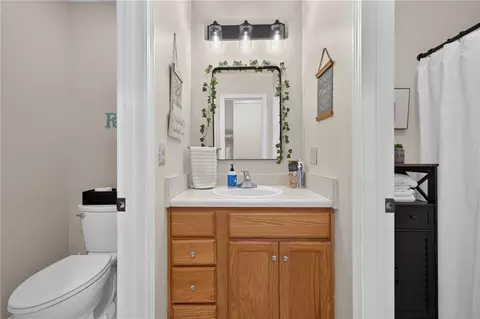 Bath - 4287 Pine Vale Rd, Gainesville, GA 30507 photo 2 of 3